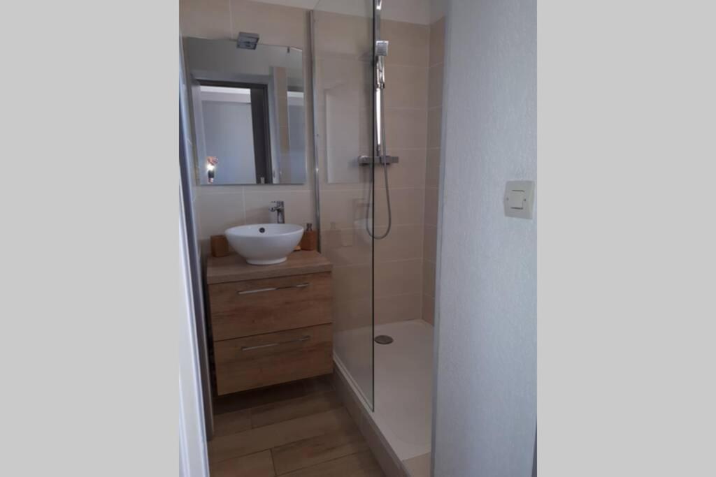 T2 climatisé vue sur mer, WIFI, piscine et parking Sète Exterior foto