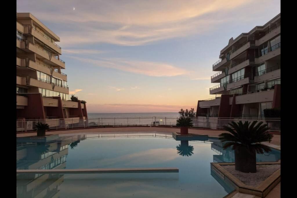 T2 climatisé vue sur mer, WIFI, piscine et parking Sète Exterior foto